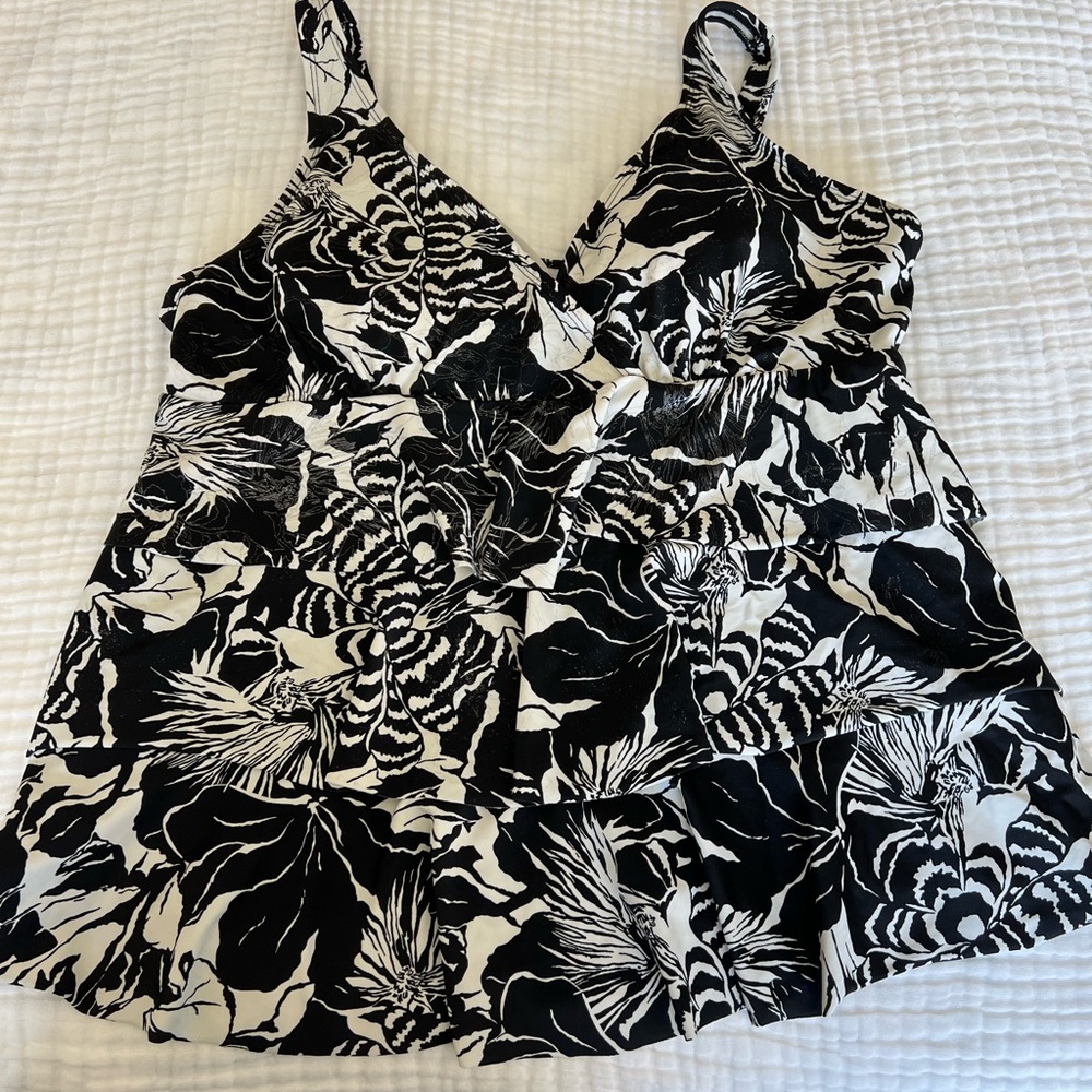 Avenue swim top with built in bra
